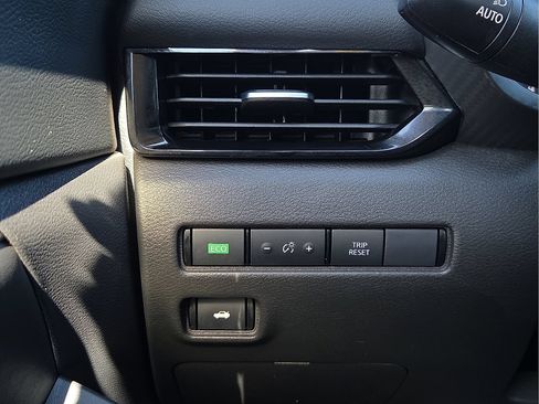 Used 2025 Nissan Sentra SV FWD image 21
