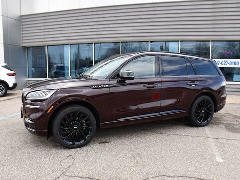 Used 2023 Lincoln Aviator Reserve AWD/4WD image 2