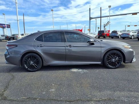 Used 2022 Toyota Camry XSE FWD image 9