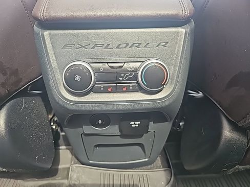 Used 2025 Ford Explorer Platinum AWD/4WD image 14