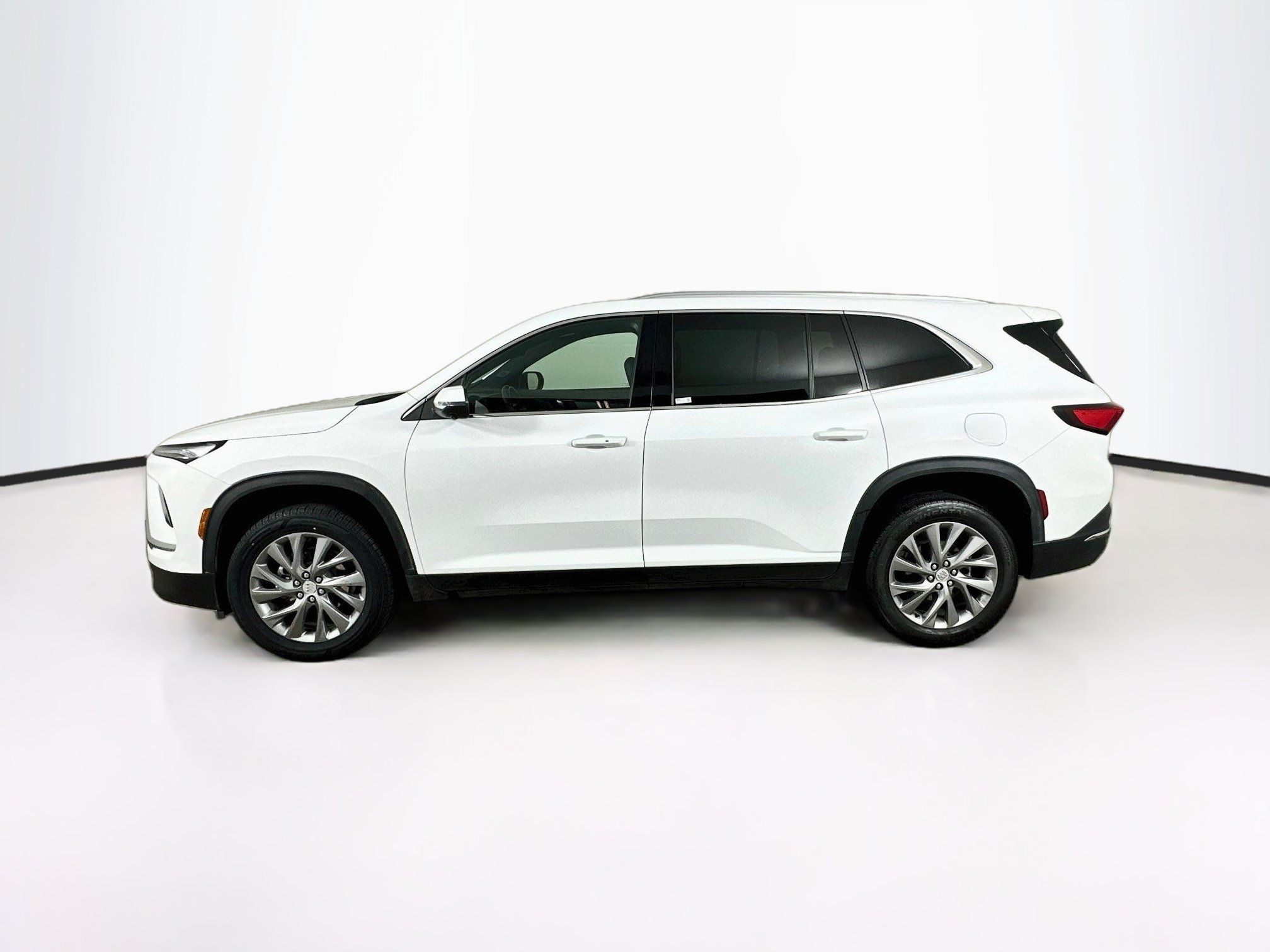 Used 2025 Buick Enclave Preferred FWD image 4