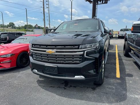 Used 2023 Chevrolet Suburban Premier AWD/4WD image 5