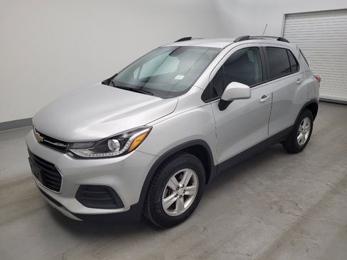 Used 2022 Chevrolet Trax LT w/ LT Convenience Package AWD/4WD image 2