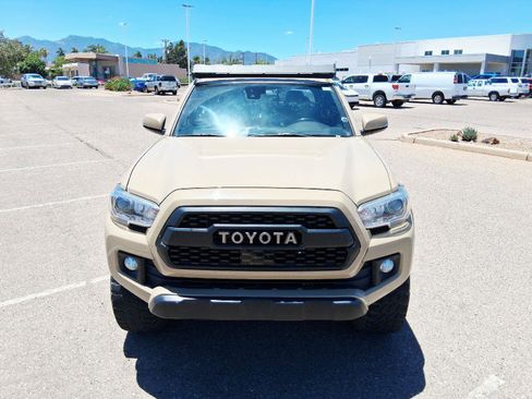 Used 2019 Toyota Tacoma TRD Off-Road w/ Technology Package AWD/4WD image 10