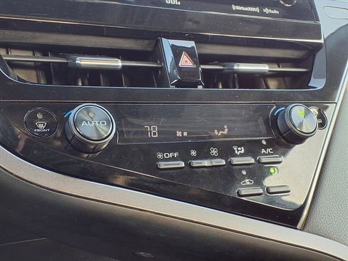 Used 2022 Toyota Camry XLE image 10