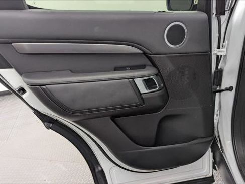 Used 2019 Land Rover Discovery SE AWD/4WD image 16