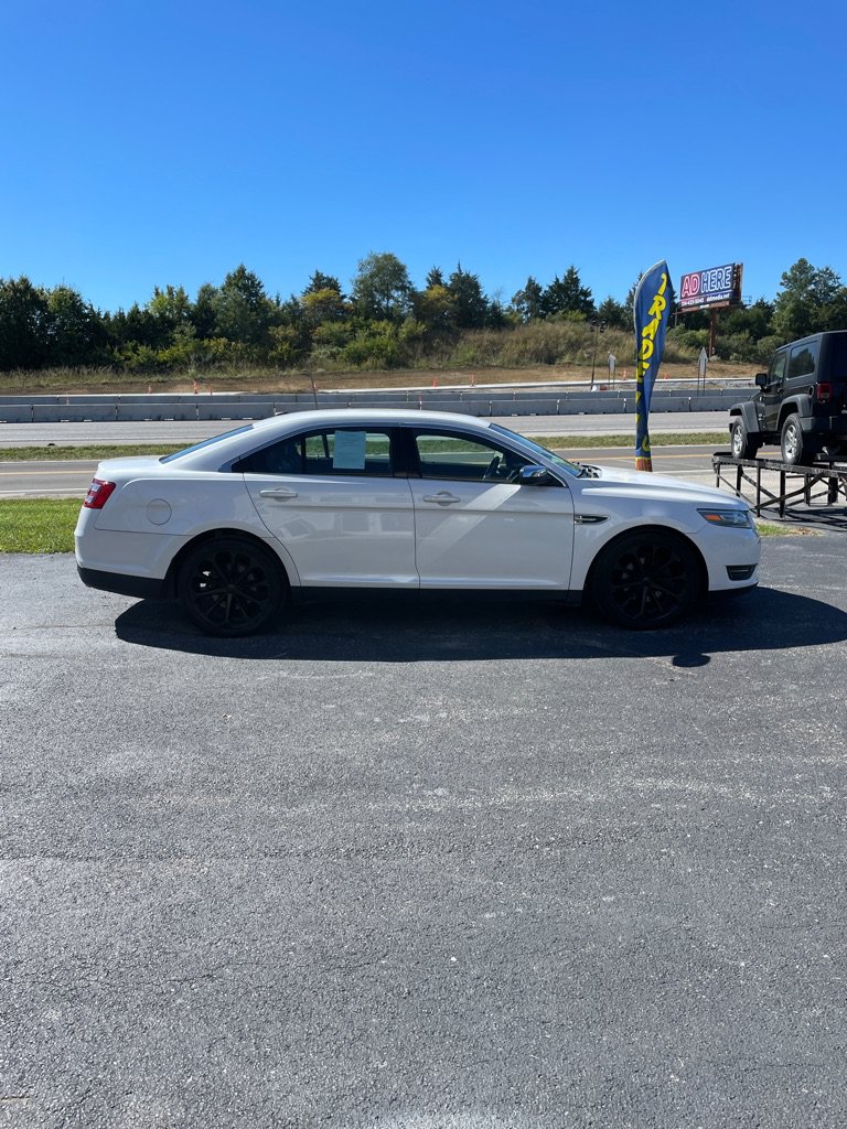 Used 2014 Ford Taurus Limited w/ Equipment Group 301A AWD/4WD image 6