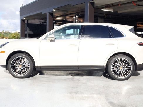 Certified 2023 Porsche Cayenne image 2