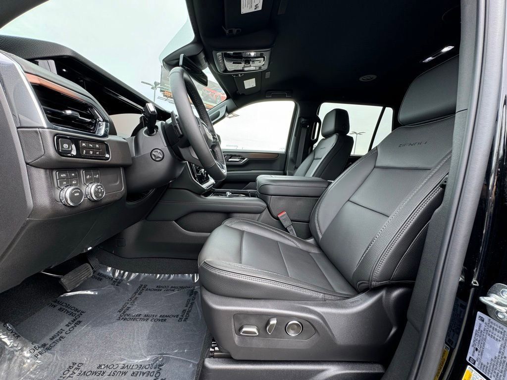 Used 2026 GMC Yukon Denali AWD/4WD image 23