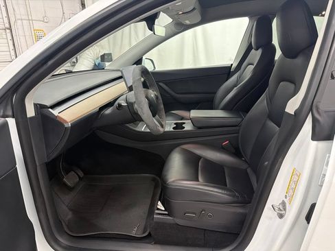 Used 2022 Tesla Model Y Long Range AWD/4WD image 11