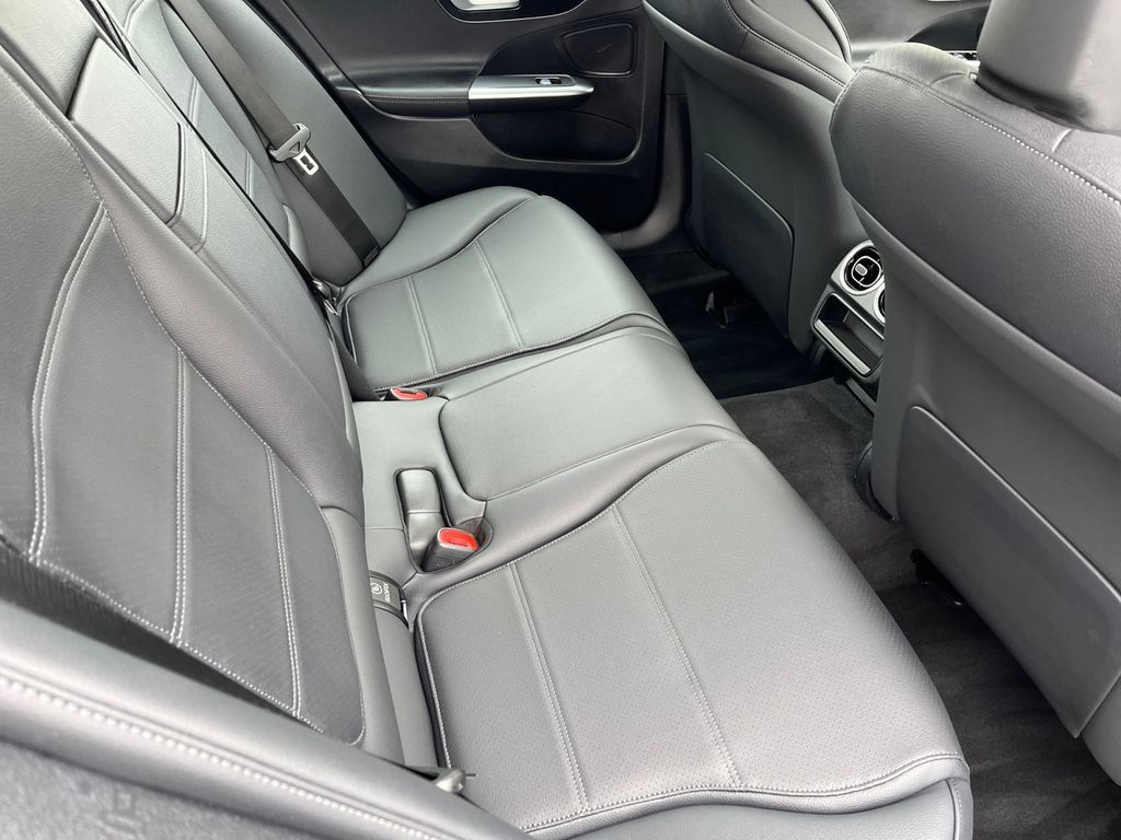 Used 2025 Mercedes-Benz C 300 4MATIC Sedan image 18
