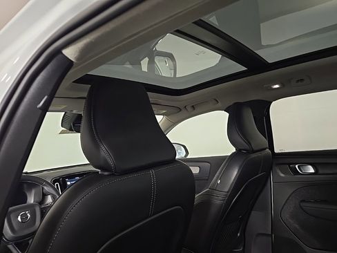 Certified 2024 Volvo XC40 B5 Core image 20