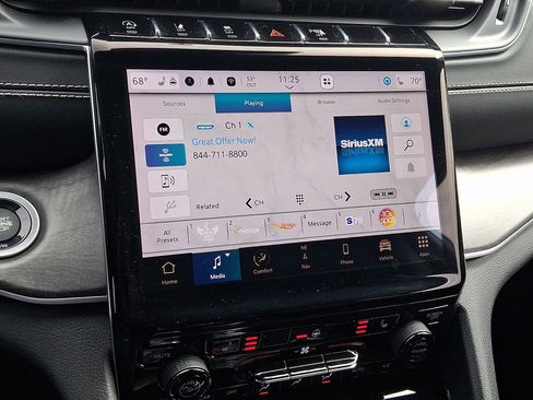 Used 2023 Jeep Grand Cherokee Limited AWD/4WD image 28