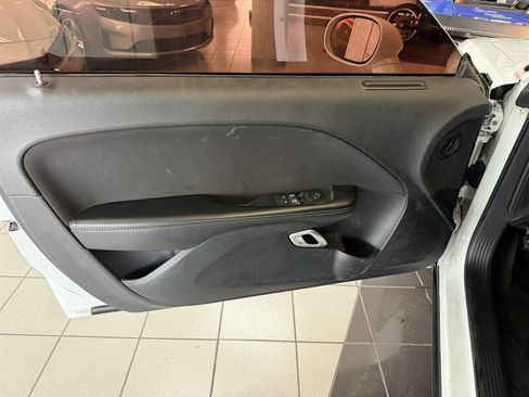 Used 2016 Dodge Challenger SXT RWD image 17