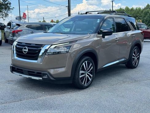 Used 2023 Nissan Pathfinder Platinum AWD/4WD image 7