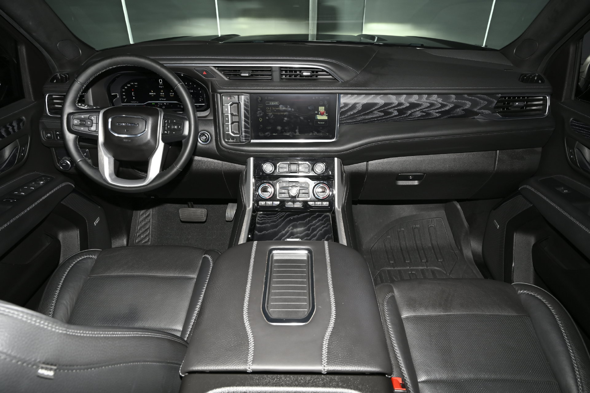 Used 2023 GMC Yukon XL Denali RWD image 17