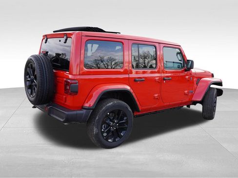 Certified 2025 Jeep Wrangler Unlimited Sahara w/ Safety Group image 6