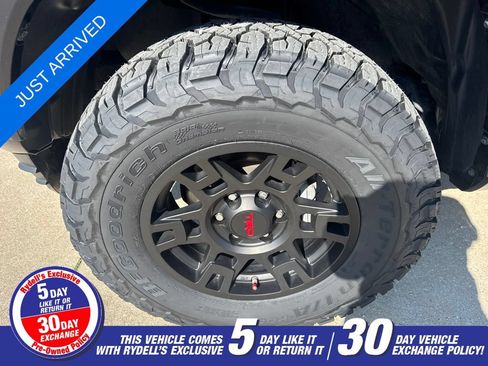 Used 2020 Toyota Tacoma TRD Sport w/ TRD Premium Sport Package AWD/4WD image 6