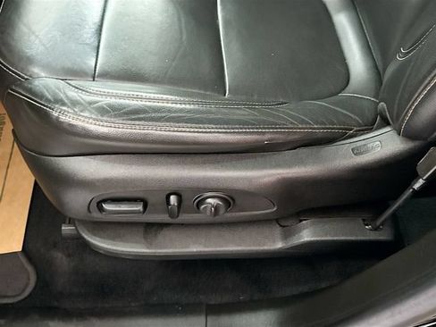 Used 2019 Chevrolet Traverse RS FWD image 21
