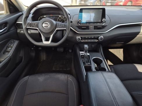 Used 2022 Nissan Altima 2.5 SV image 23