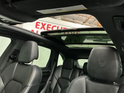 Used 2018 Porsche Cayenne Platinum Edition image 30