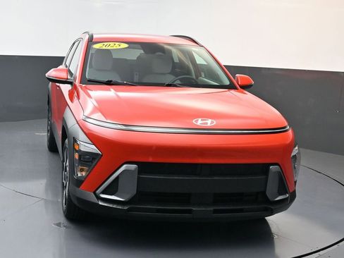 Certified 2025 Hyundai Kona SEL image 9