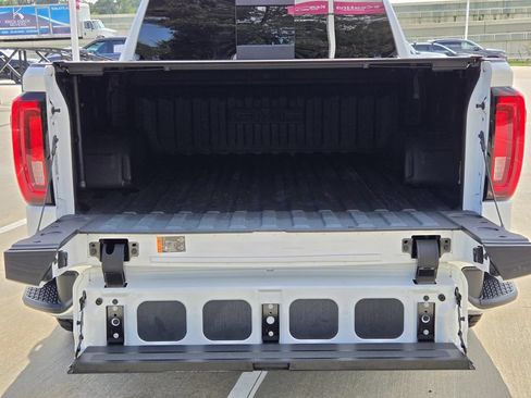 Used 2024 GMC Sierra 1500 SLT AWD/4WD image 18
