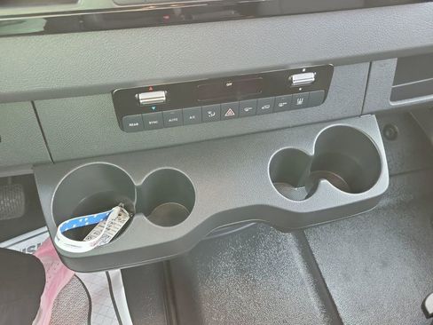 Used 2025 Mercedes-Benz Sprinter 2500 image 17