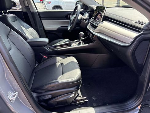 Used 2022 Jeep Compass Limited image 12