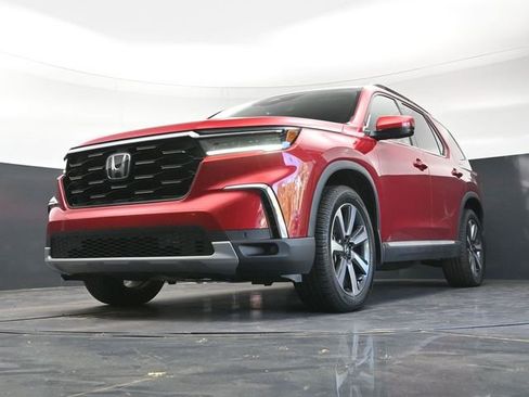 Used 2023 Honda Pilot Touring image 32