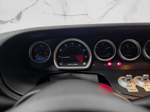 Used 2005 Ford GT RWD image 32