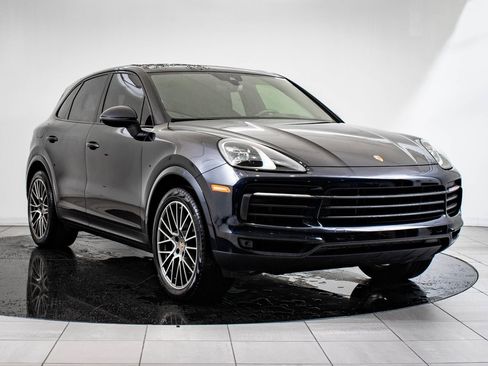 Used 2023 Porsche Cayenne Platinum Edition image 10
