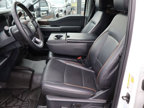 Used 2025 Ford F250 Lariat w/ Chrome Package image 19