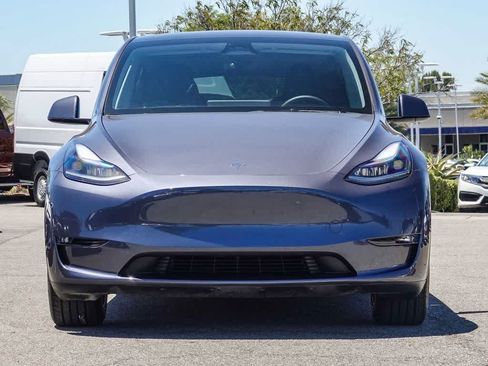 Used 2023 Tesla Model Y Long Range AWD/4WD image 2