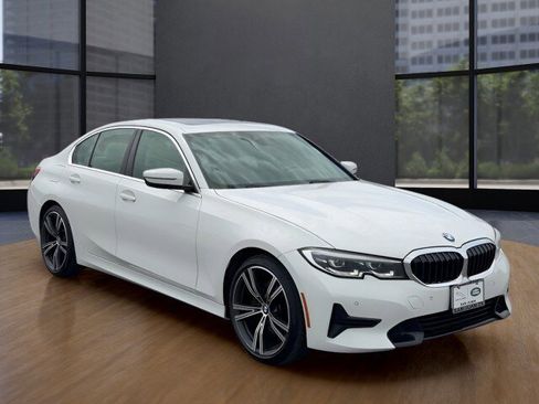 Used 2021 BMW 330i Sedan w/ Driving Assistance Package RWD image 3