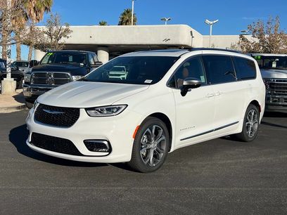 New 2026 Chrysler Pacifica Pinnacle w/ Trailer Tow Group