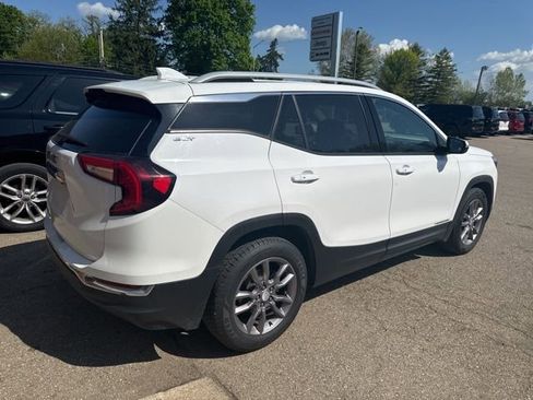 Used 2023 GMC Terrain SLT FWD image 4