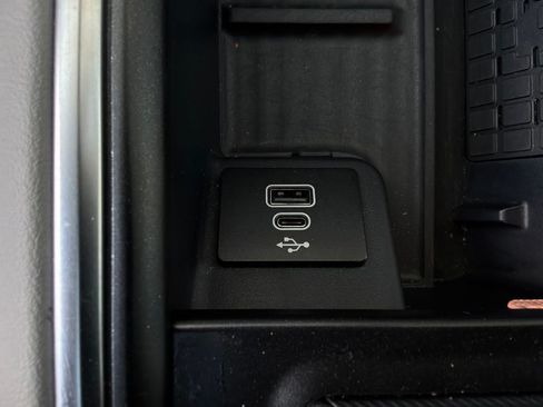 Used 2025 Ford Expedition Active AWD/4WD image 32