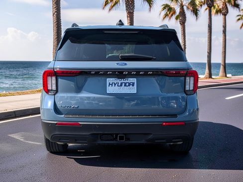 Used 2025 Ford Explorer Active RWD image 6