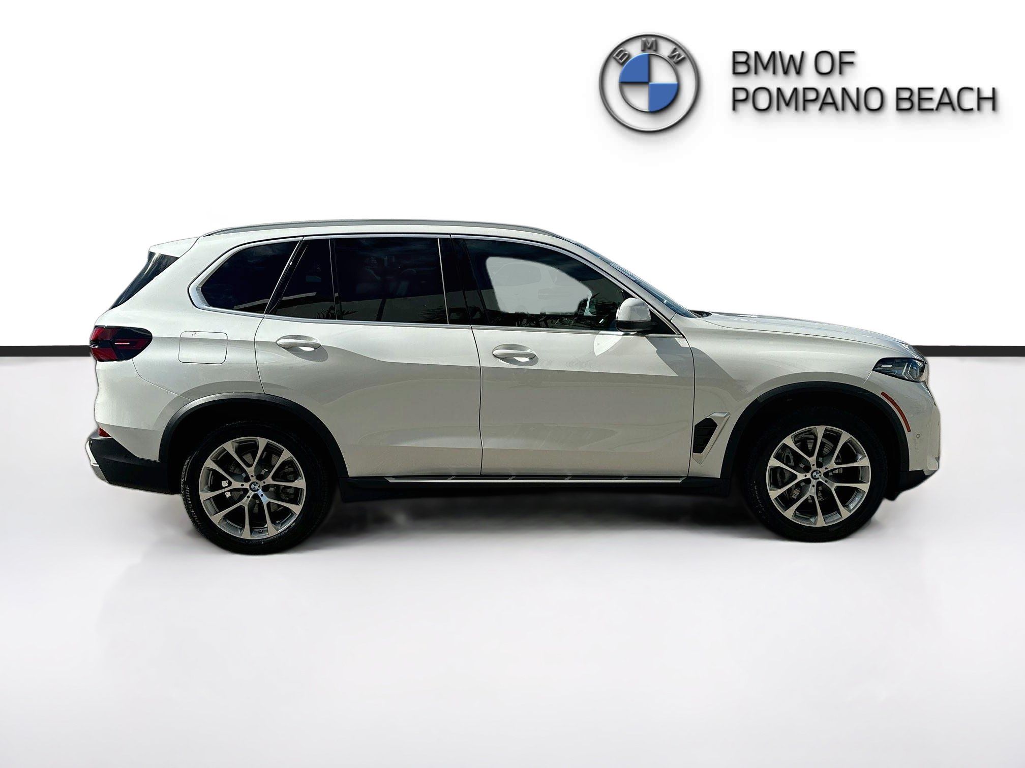 Used 2025 BMW X5 sDrive40i w/ Executive Package RWD image 8