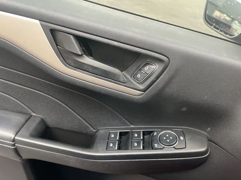 Certified 2022 Ford Escape SE w/ SE Sport Appearance Package image 20