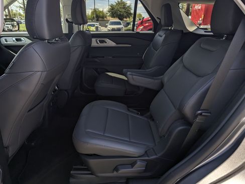 New 2026 Ford Explorer Active w/ Active Comfort Package RWD image 8