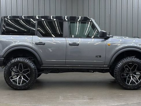Used 2025 Ford Bronco Badlands w/ Black Appearance Package AWD/4WD image 6