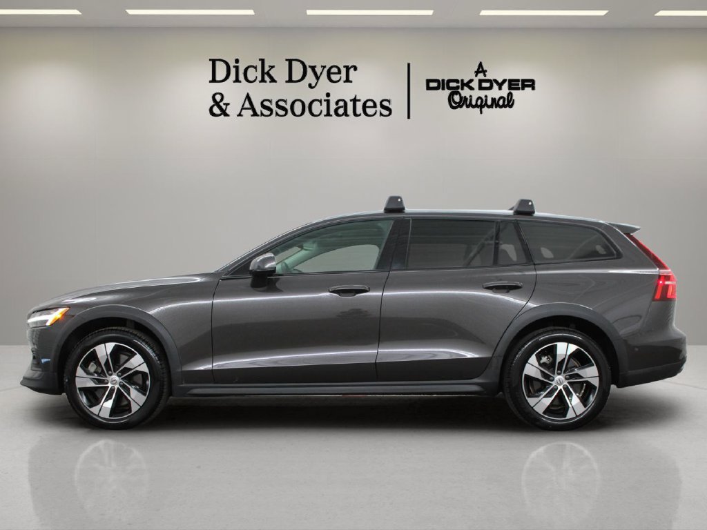 Certified 2023 Volvo V60 B5 Cross Country Plus w/ Climate Package AWD/4WD image 15