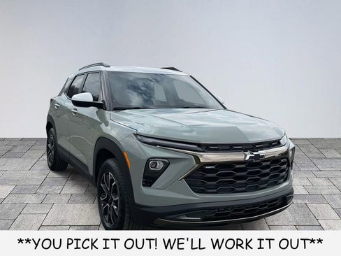 Used 2025 Chevrolet TrailBlazer ACTIV w/ Convenience Package image 1