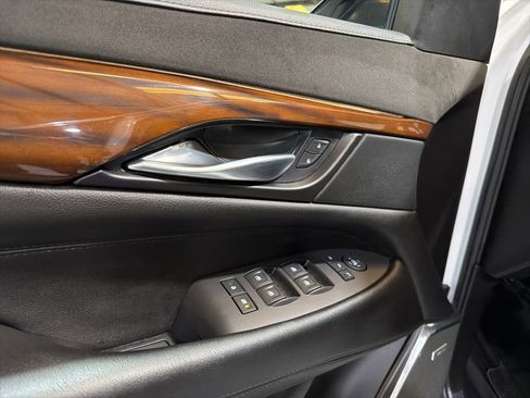 Used 2017 Cadillac Escalade ESV Luxury image 28