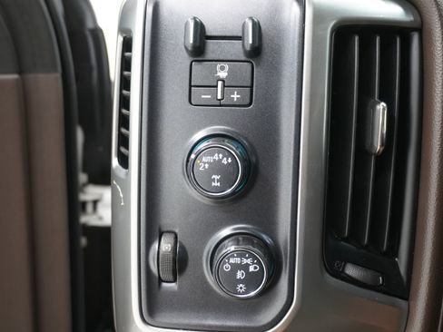 Used 2018 Chevrolet Silverado 1500 LTZ w/ Texas Edition image 24