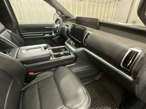 Used 2025 Ford Expedition Max Platinum w/ Stealth Appearance Package image 16