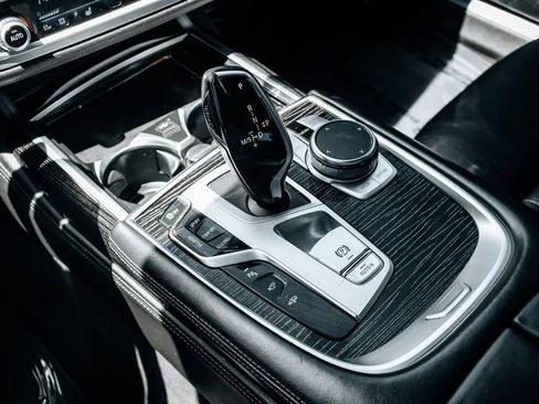Used 2022 BMW 750i xDrive w/ M Sport Package AWD/4WD image 33
