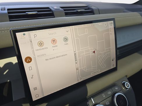 Used 2025 Land Rover Defender 110 S image 21